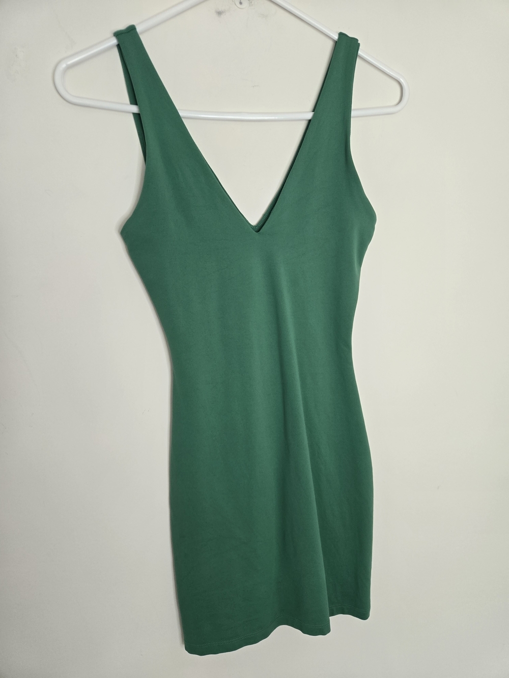 Babaton V-Neck Sleeveless Contour Kelly Green Dress bodycon Elevated Basic XS